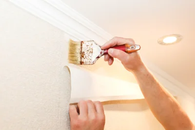 Pose de papier peint à Marols — revêtements muraux et toiles de verre